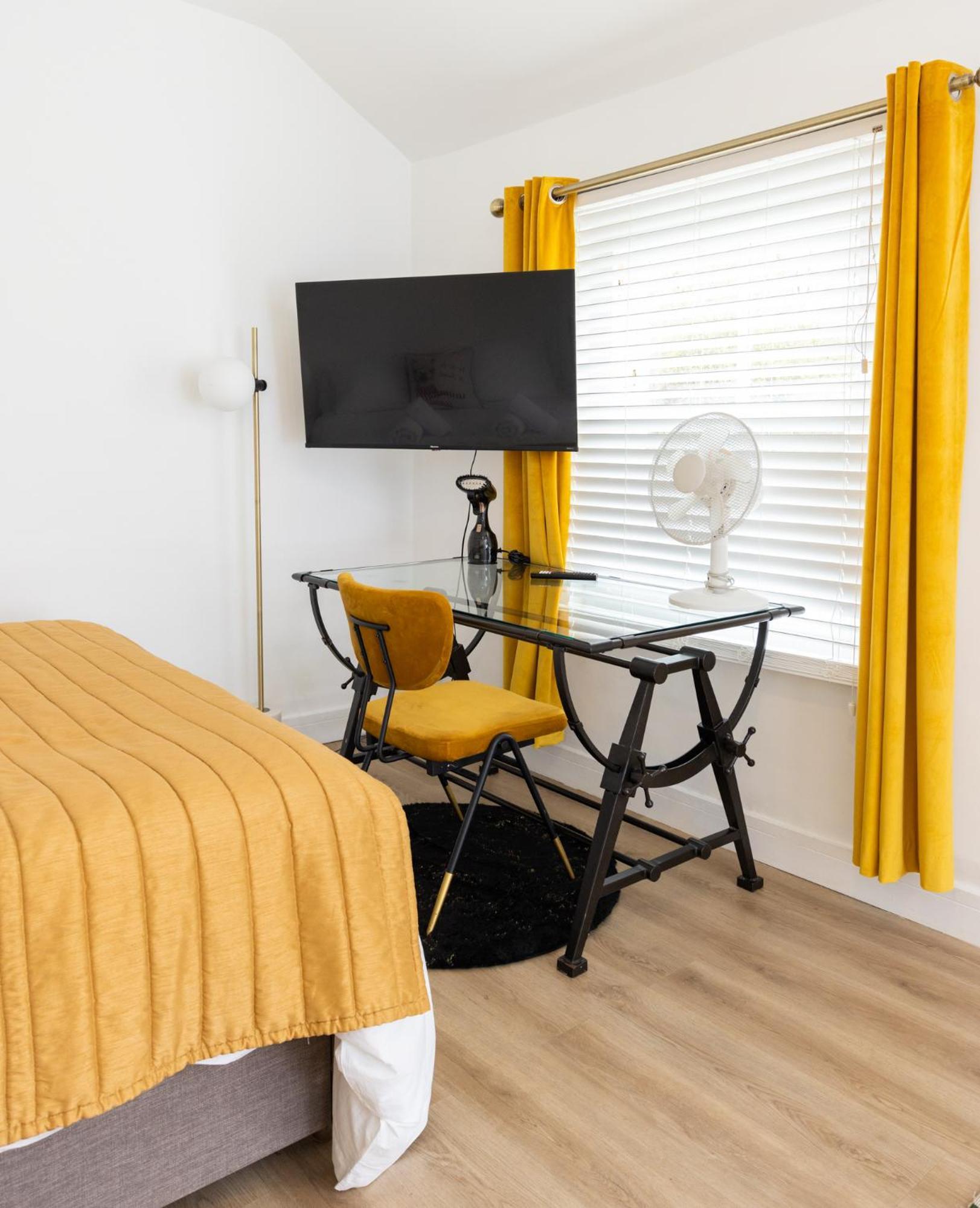 James' Place @ Pontmorlais Мертир-Тидвилл Экстерьер фото